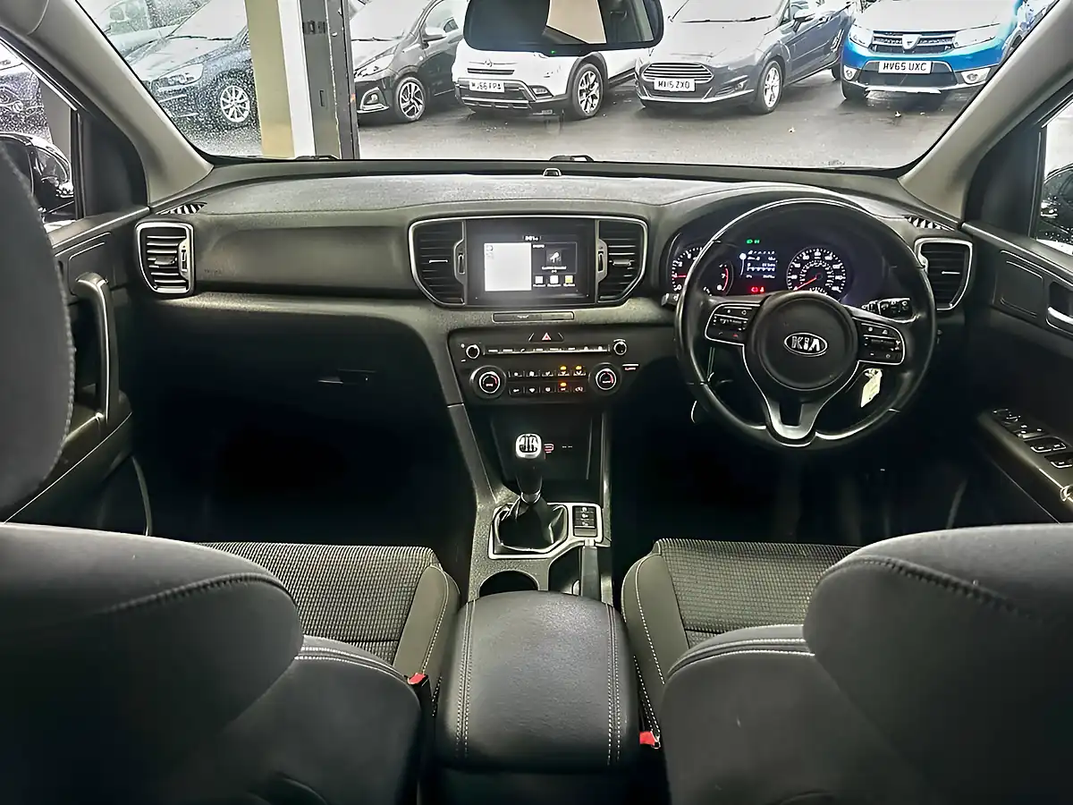 Used 2018 Kia Sportage 2 Silver - Interior and Exterior details 17