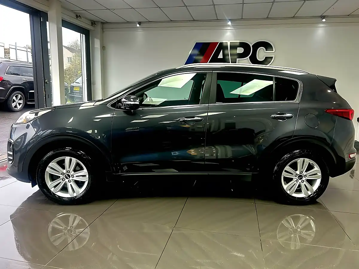 Used 2018 Kia Sportage 2 Silver - Interior and Exterior details 2