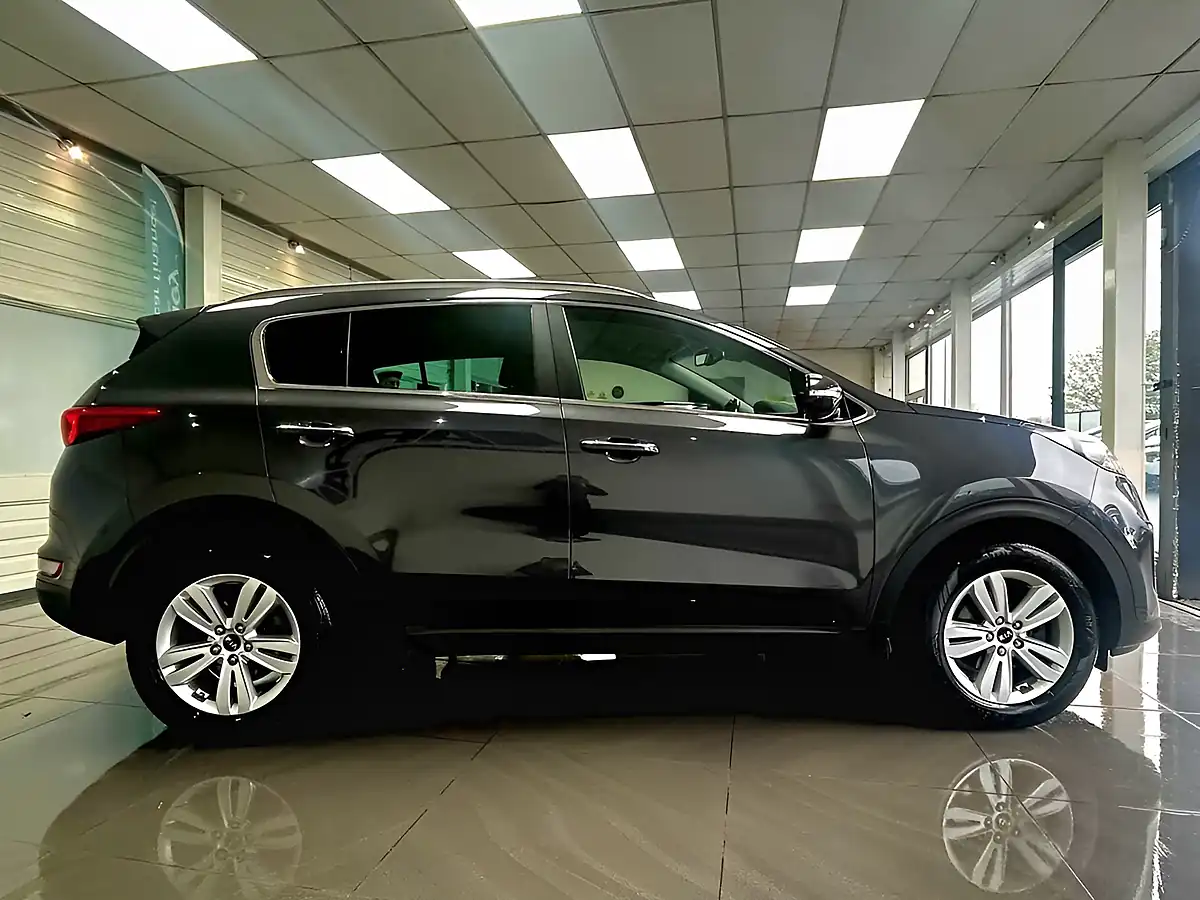 Used 2018 Kia Sportage 2 Silver - Interior and Exterior details 7