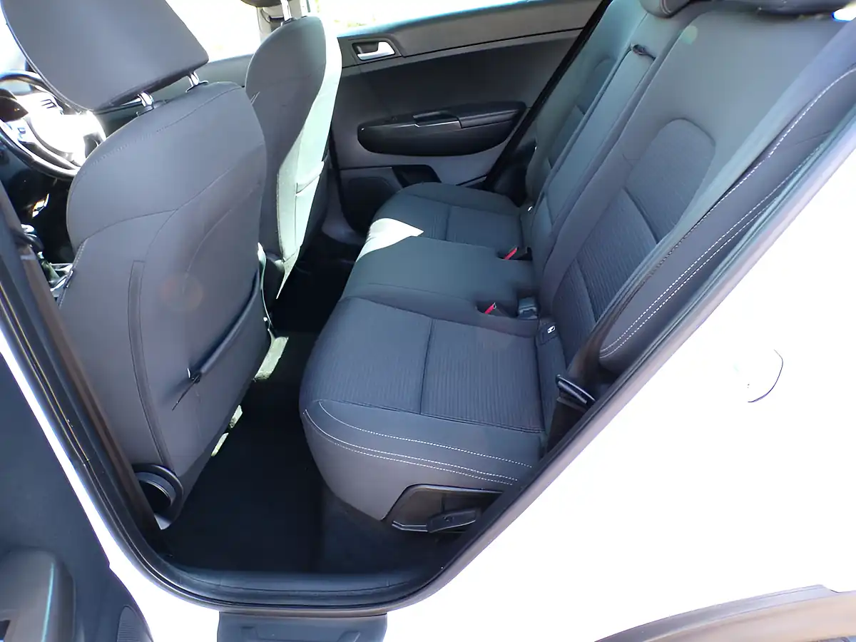 Used 2018 Kia Sportage 2 White - Interior and Exterior details 11