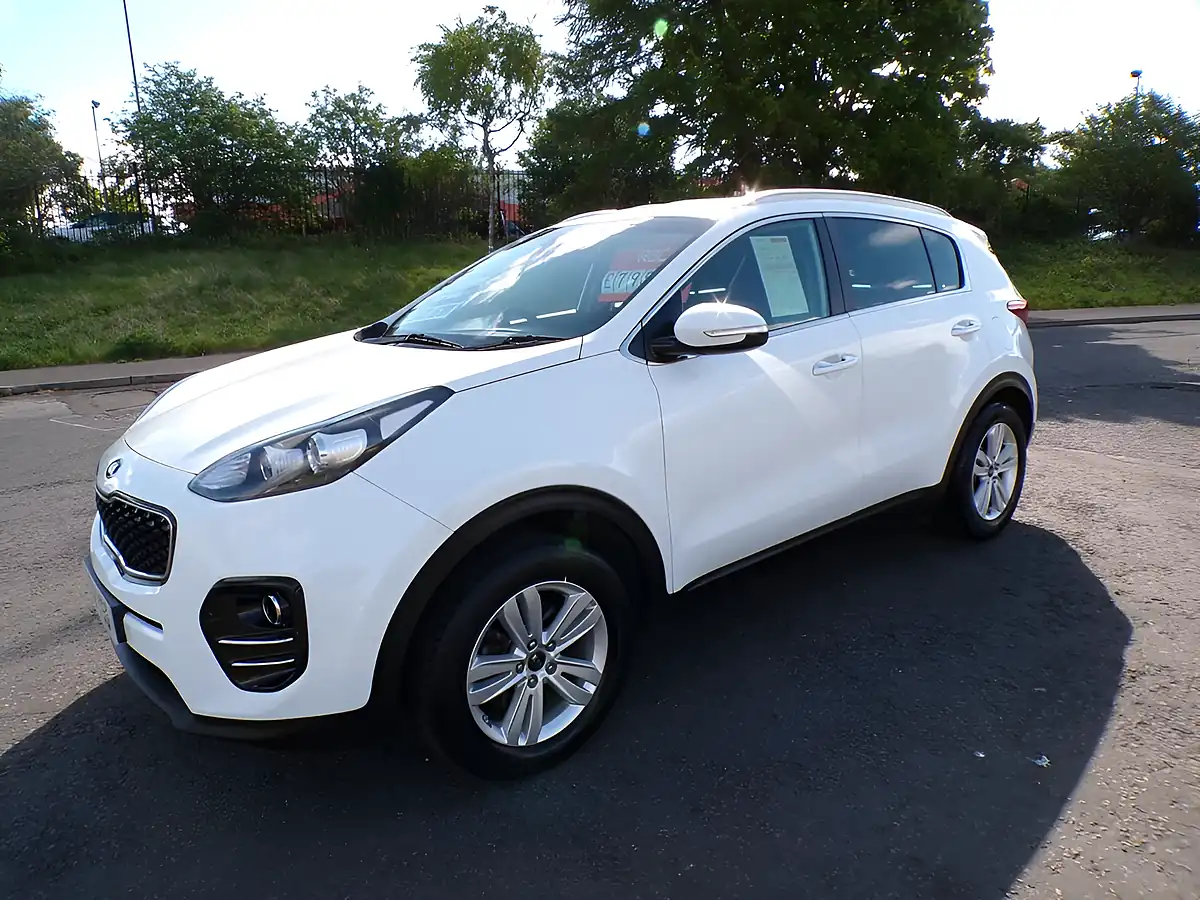 Used 2018 Kia Sportage 2 White - Interior and Exterior details 13