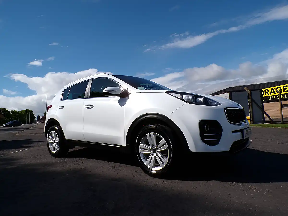 Used 2018 Kia Sportage 2 White - Interior and Exterior details 17