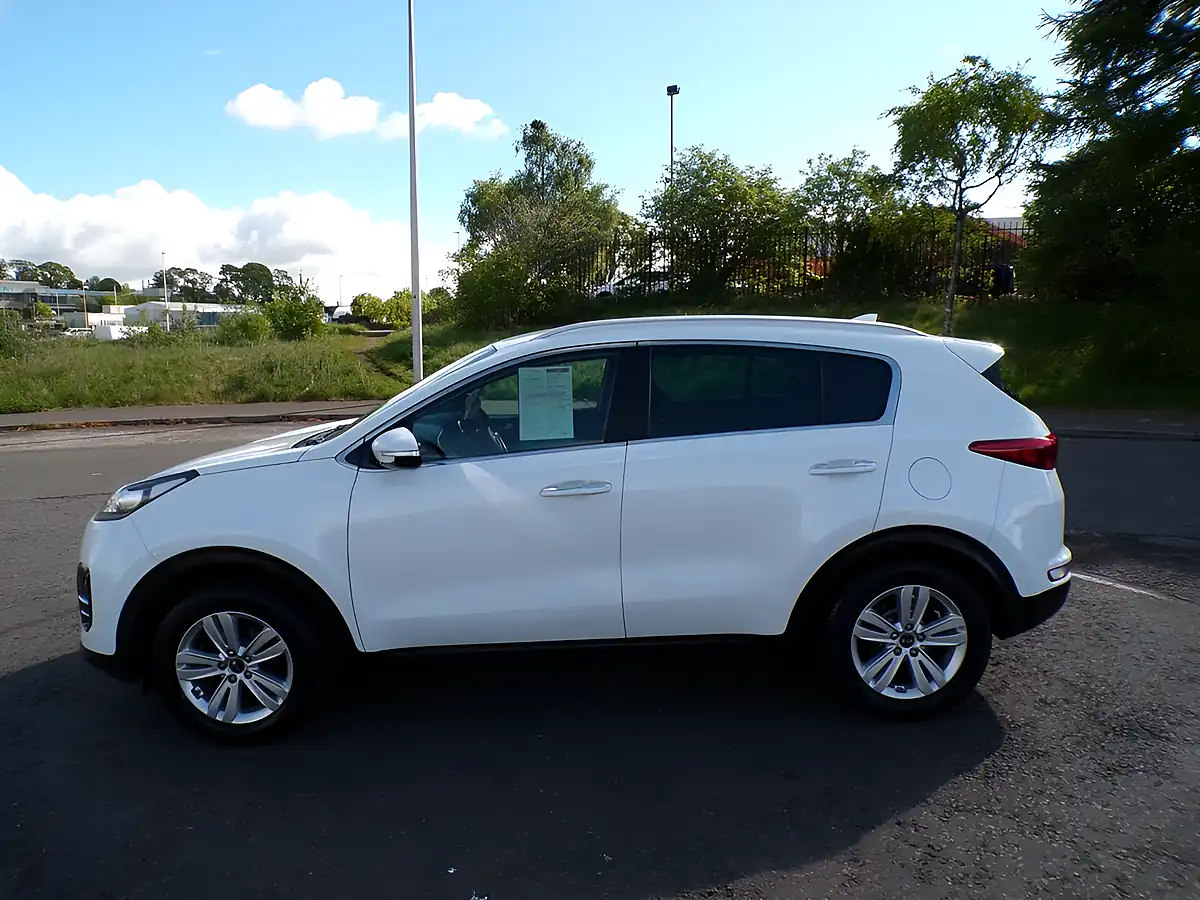 Used 2018 Kia Sportage 2 White - Interior and Exterior details 2