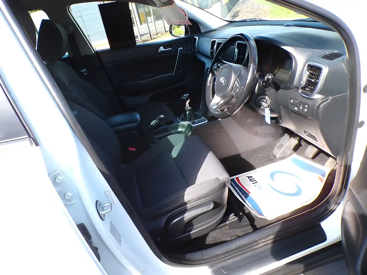 Used 2018 Kia Sportage 2 White - Interior and Exterior details 3