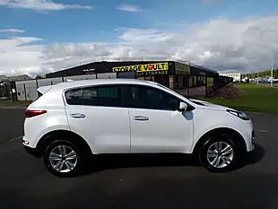 Used 2018 Kia Sportage 2 White - Interior and Exterior details 5