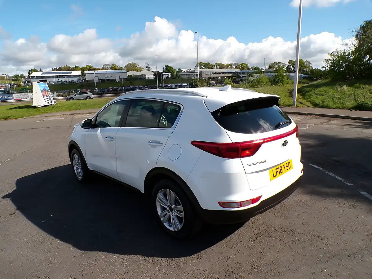 Used 2018 Kia Sportage 2 White - Interior and Exterior details 9