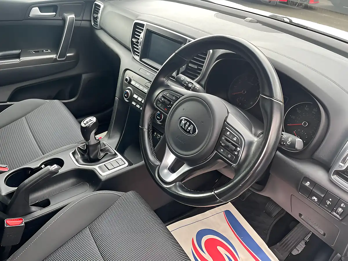 Used 2018 Kia Sportage 2 White - Interior and Exterior details 12