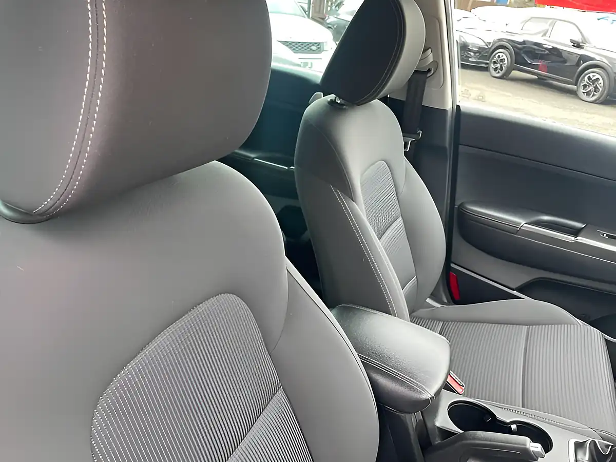 Used 2018 Kia Sportage 2 White - Interior and Exterior details 14