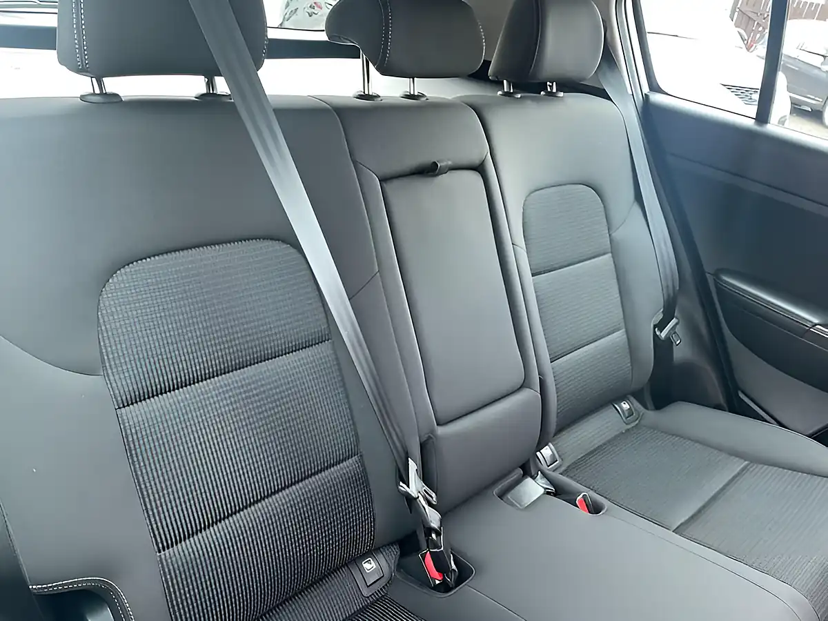 Used 2018 Kia Sportage 2 White - Interior and Exterior details 15