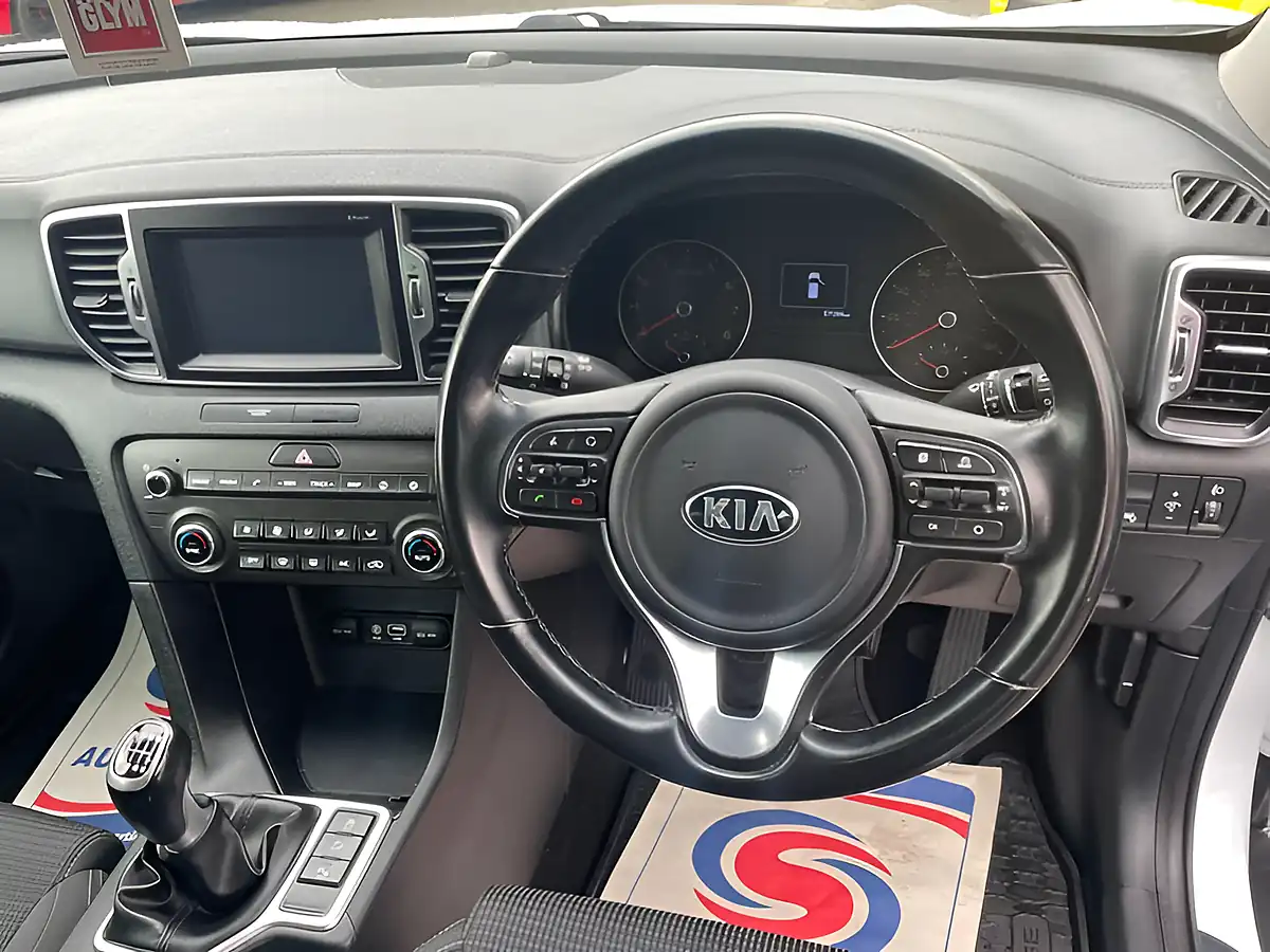 Used 2018 Kia Sportage 2 White - Interior and Exterior details 16