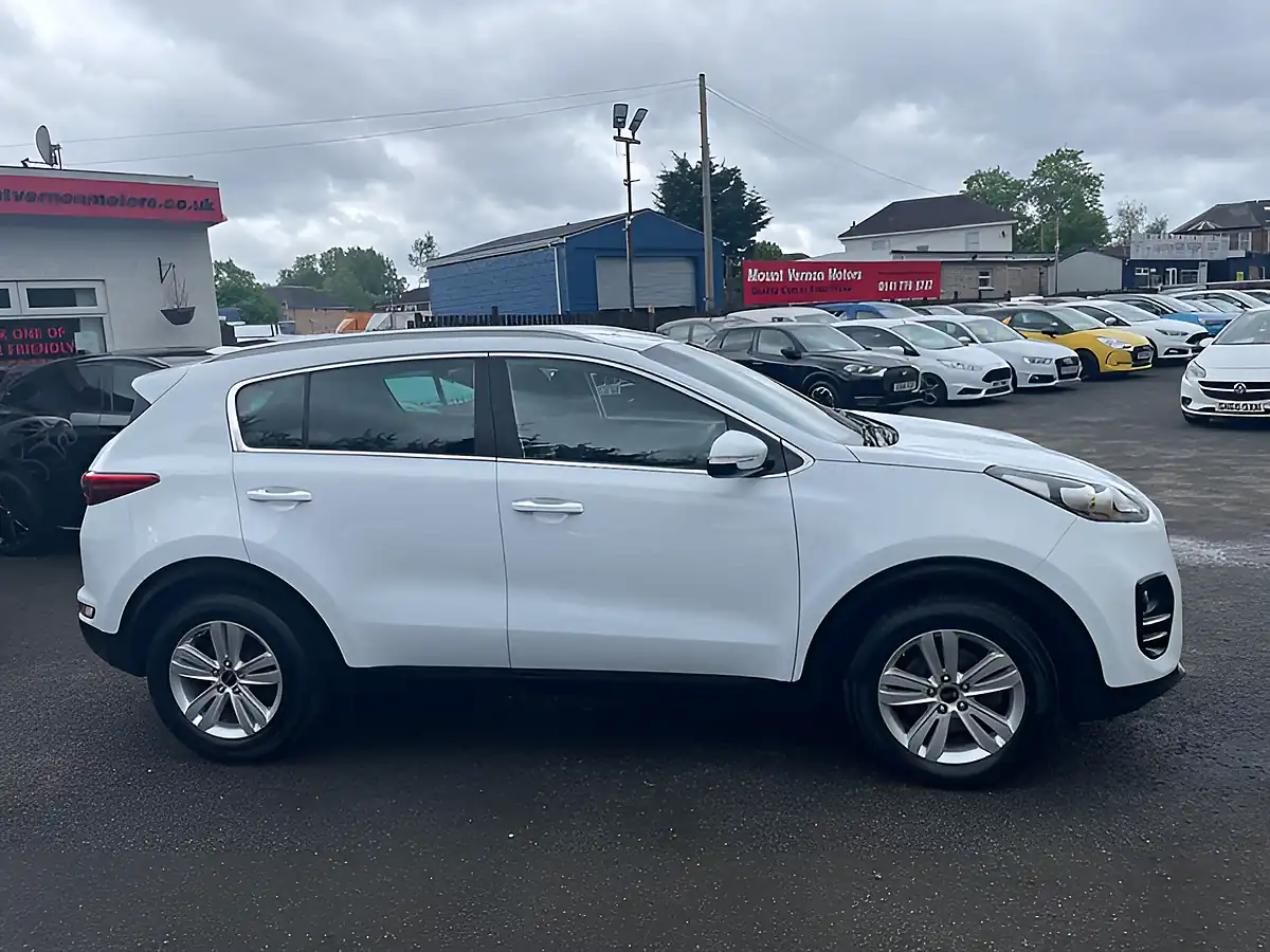 Used 2018 Kia Sportage 2 White - Interior and Exterior details 9