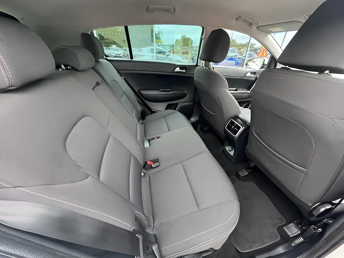 Used 2018 Kia Sportage 2 White - Interior and Exterior details 10