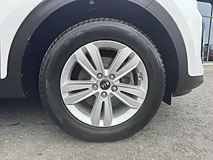 Used 2018 Kia Sportage 2 White - Interior and Exterior details 11