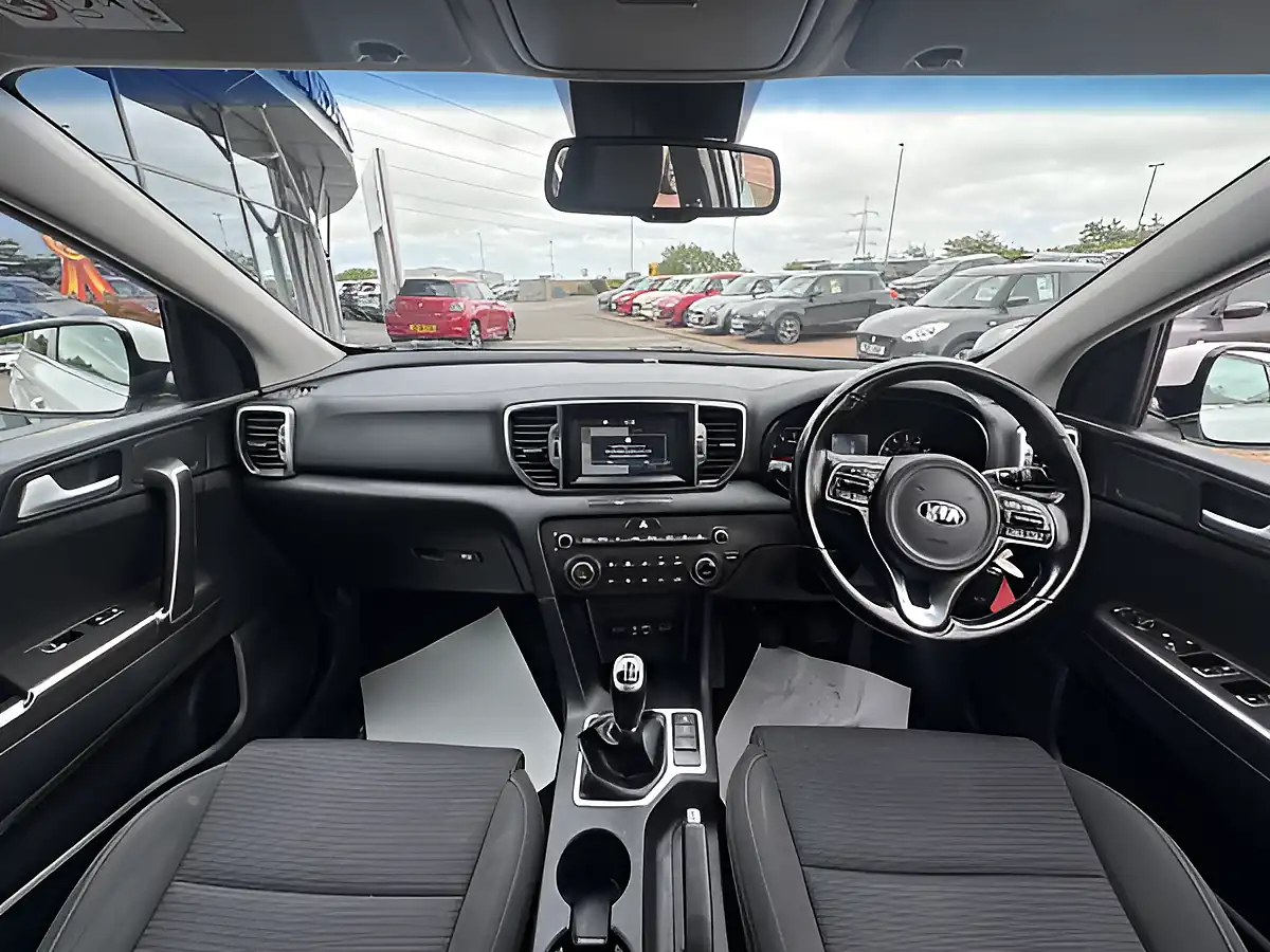 Used 2018 Kia Sportage 2 White - Interior and Exterior details 12