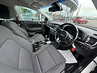 Used 2018 Kia Sportage 2 White - Interior and Exterior details 13