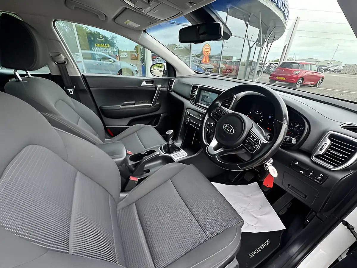 Used 2018 Kia Sportage 2 White - Interior and Exterior details 13