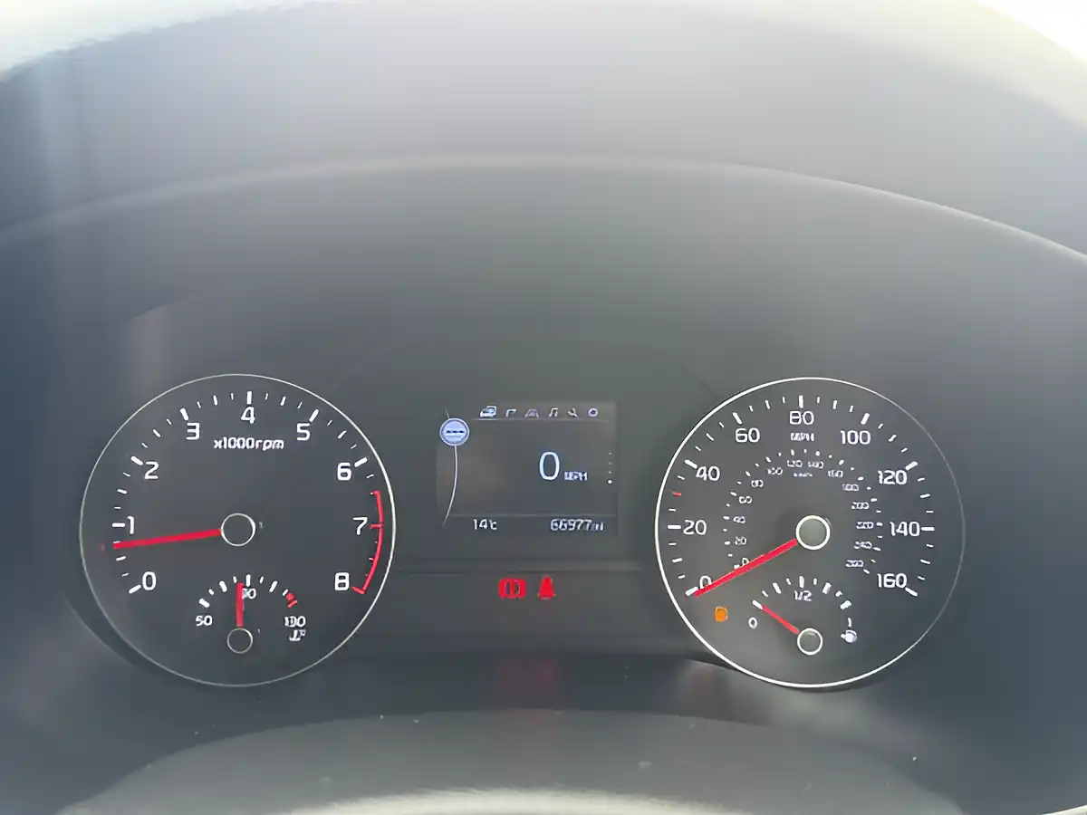 Used 2018 Kia Sportage 2 White - Interior and Exterior details 14