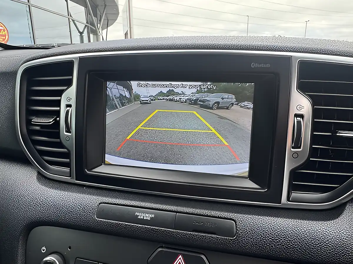 Used 2018 Kia Sportage 2 White - Interior and Exterior details 16