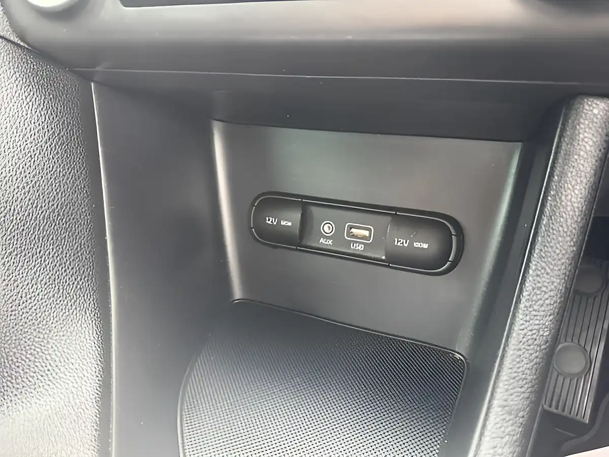 Used 2018 Kia Sportage 2 White - Interior and Exterior details 18