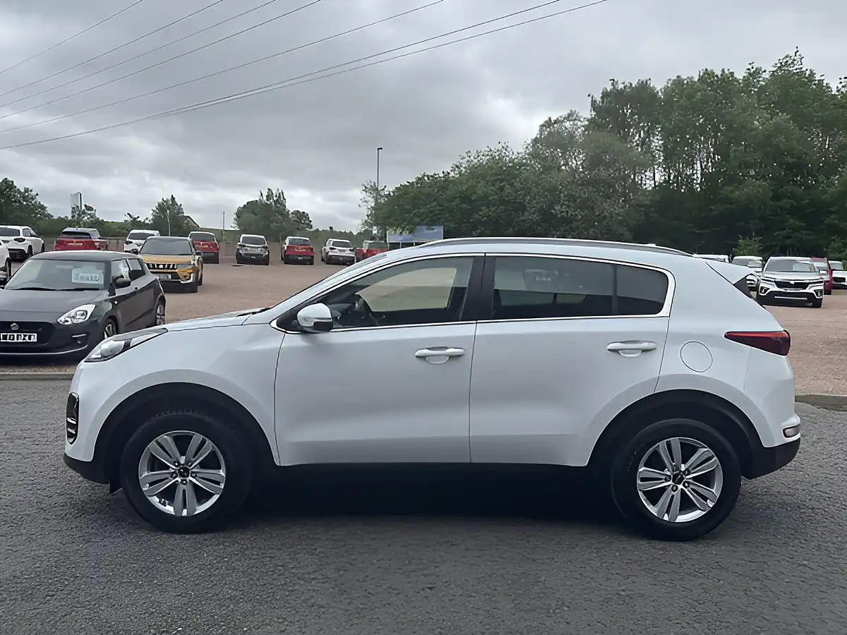 Used 2018 Kia Sportage 2 White - Interior and Exterior details 4