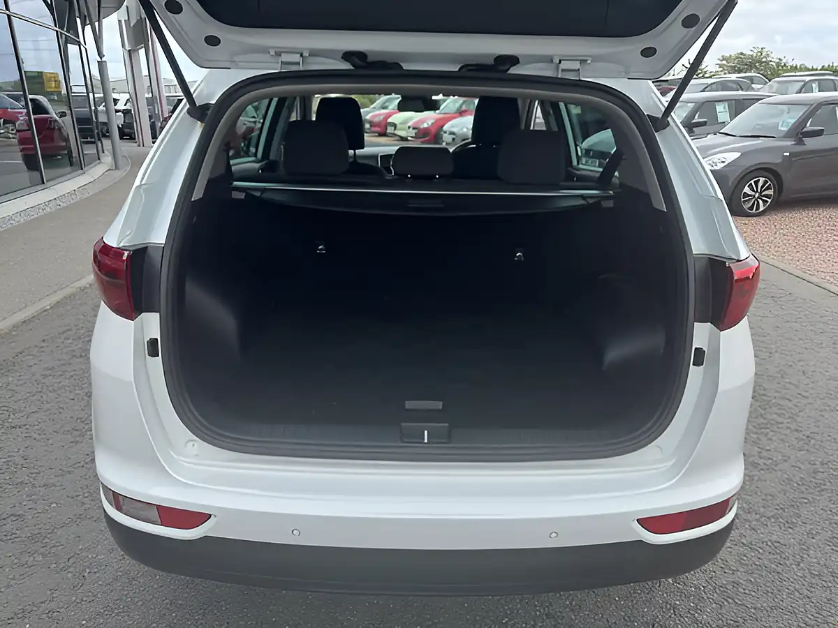 Used 2018 Kia Sportage 2 White - Interior and Exterior details 7