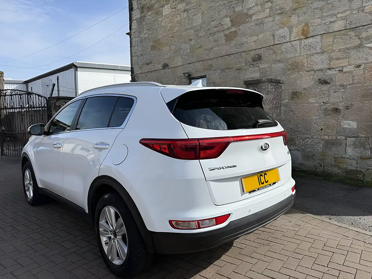 Used 2018 Kia Sportage 2 White - Interior and Exterior details 10