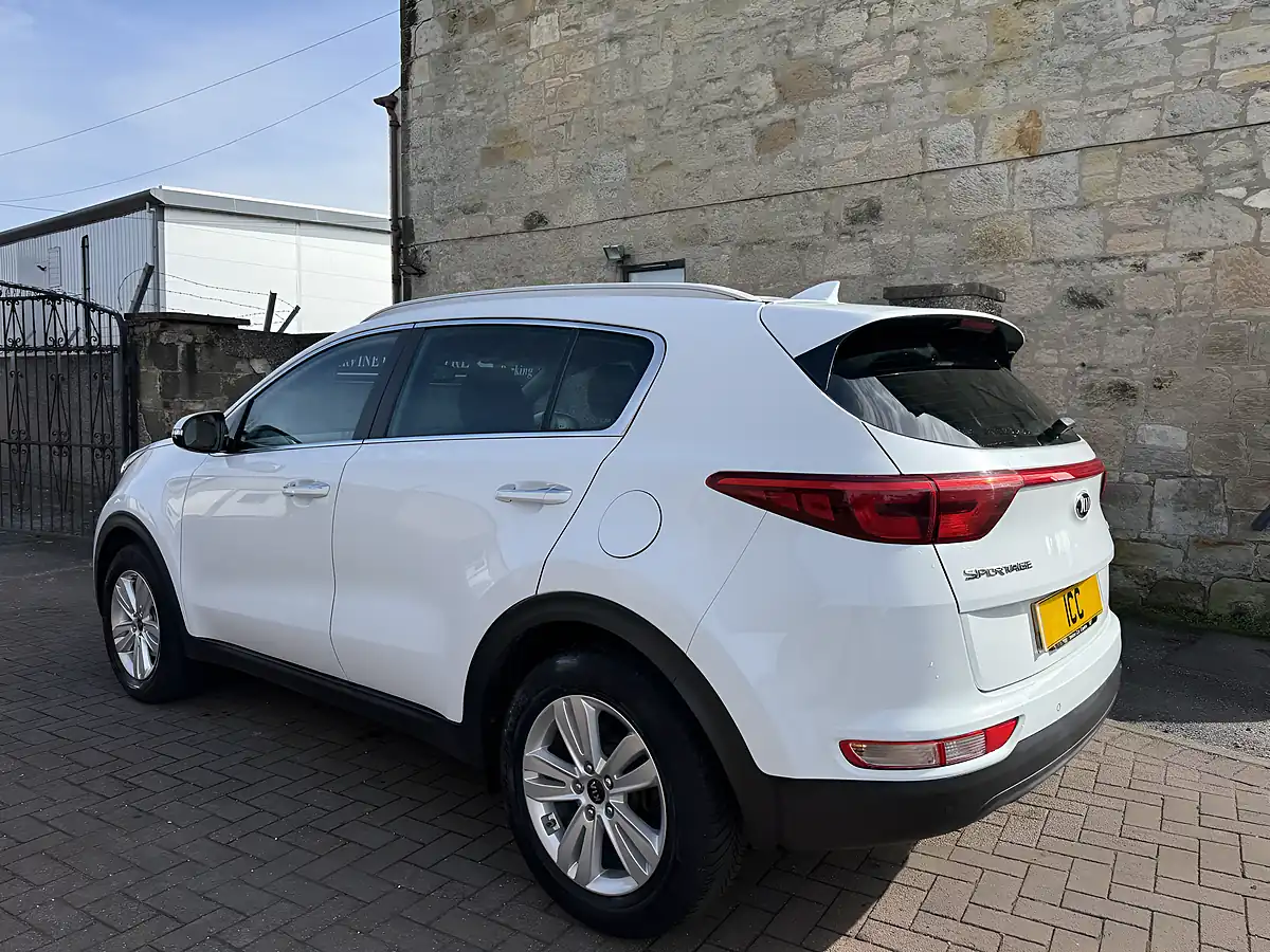 Used 2018 Kia Sportage 2 White - Interior and Exterior details 12