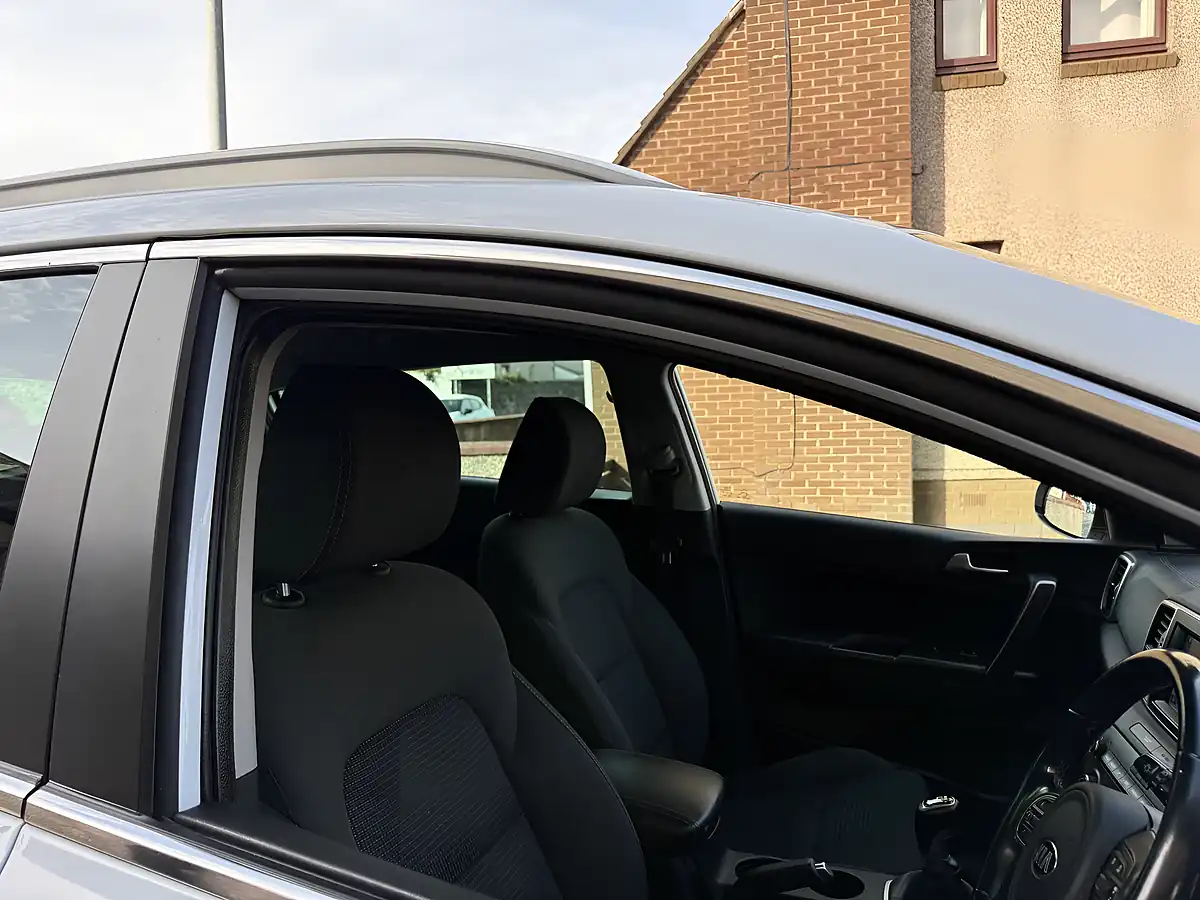 Used 2018 Kia Sportage 2 White - Interior and Exterior details 14