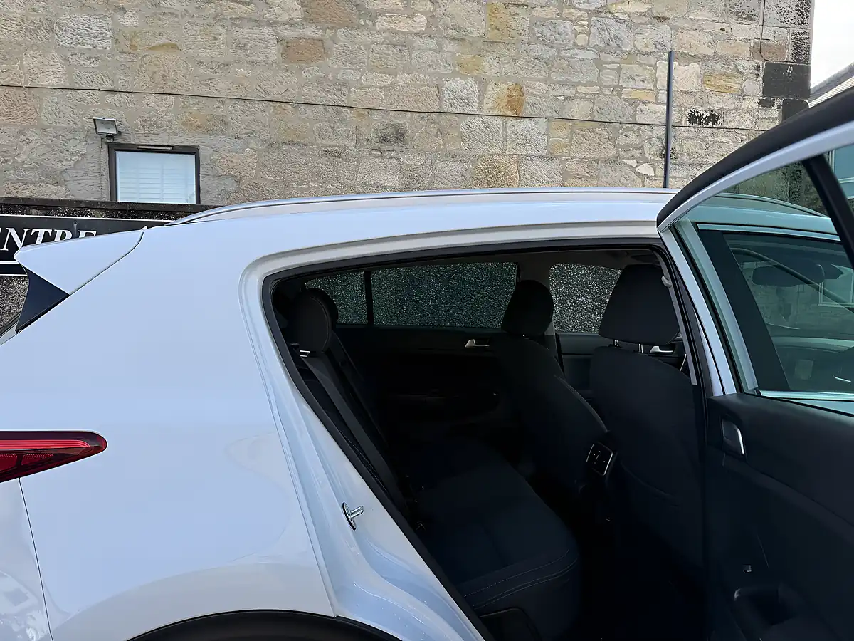 Used 2018 Kia Sportage 2 White - Interior and Exterior details 17