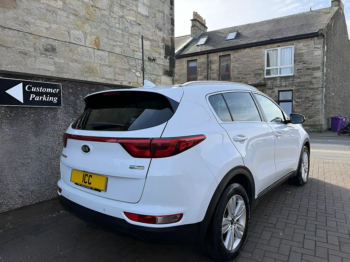 Used 2018 Kia Sportage 2 White - Interior and Exterior details 18