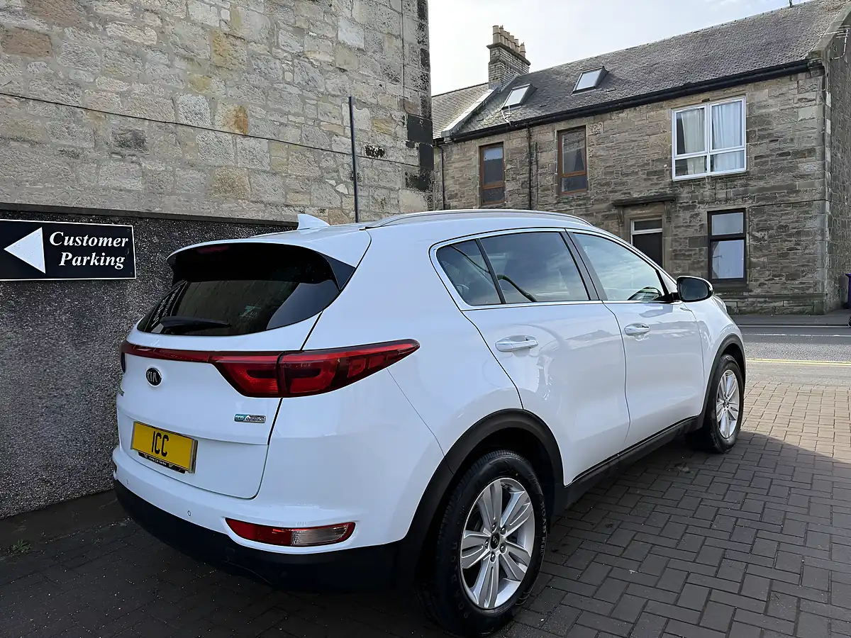 Used 2018 Kia Sportage 2 White - Interior and Exterior details 2