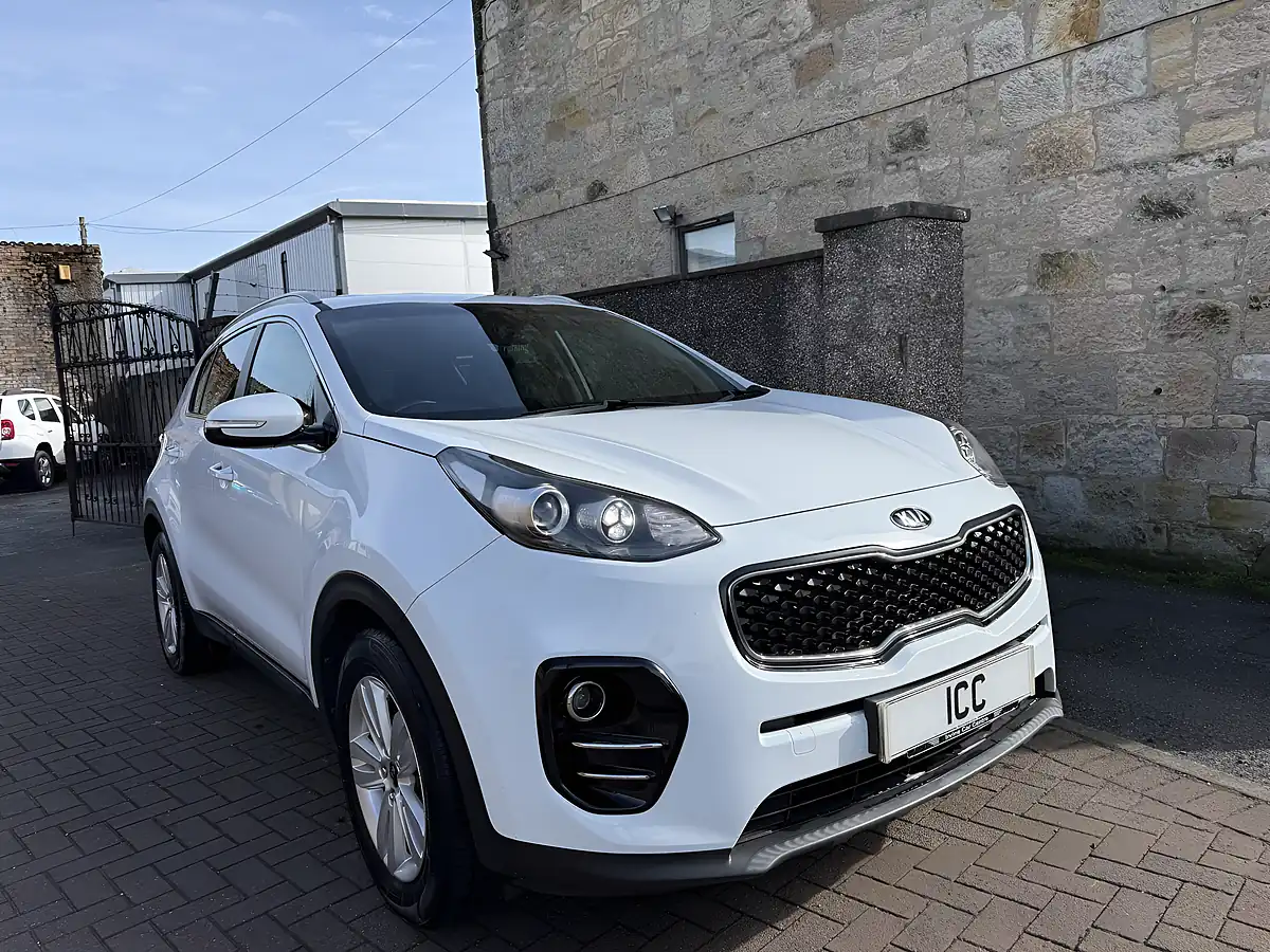 Used 2018 Kia Sportage 2 White - Interior and Exterior details 3