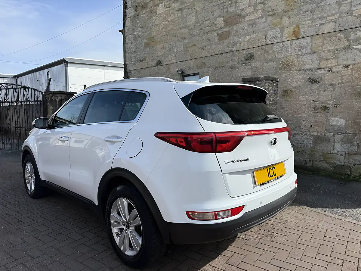 Used 2018 Kia Sportage 2 White - Interior and Exterior details 4