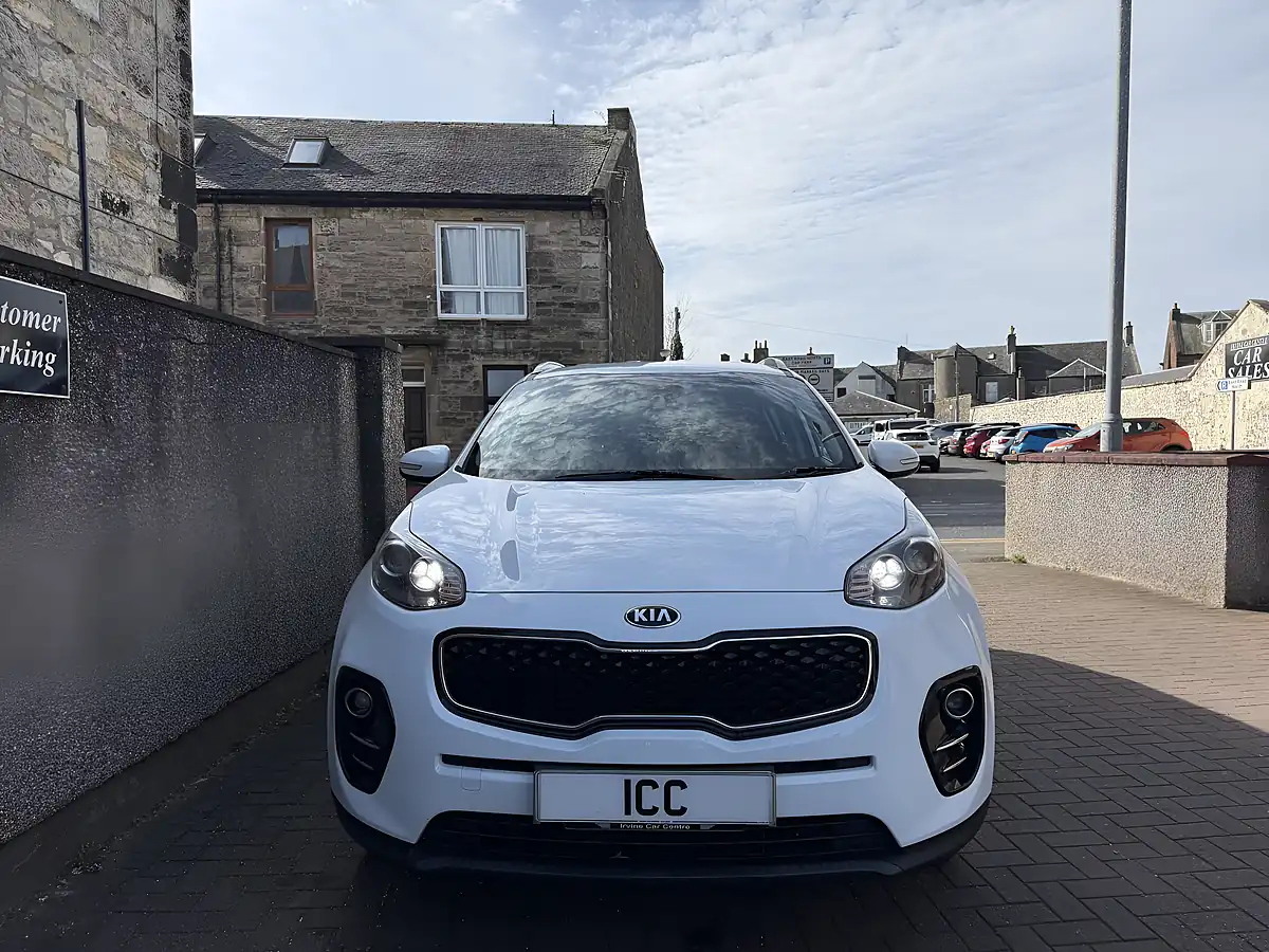 Used 2018 Kia Sportage 2 White - Interior and Exterior details 5