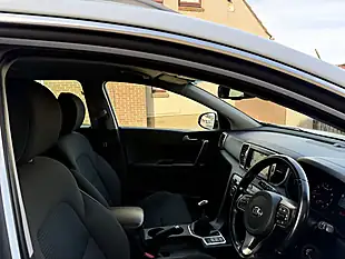 Used 2018 Kia Sportage 2 White - Interior and Exterior details 6