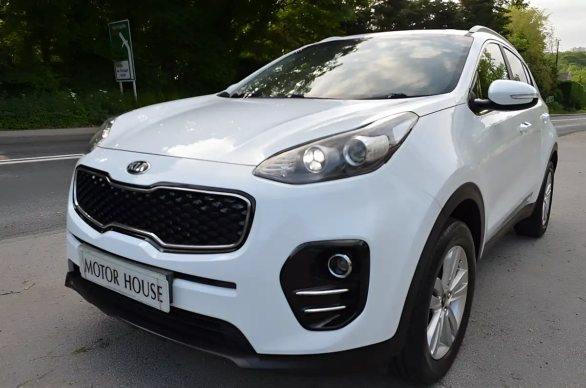 Used 2018 Kia Sportage 2 White - Interior and Exterior details 11