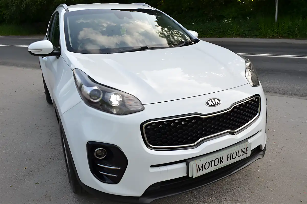 Used 2018 Kia Sportage 2 White - Interior and Exterior details 2