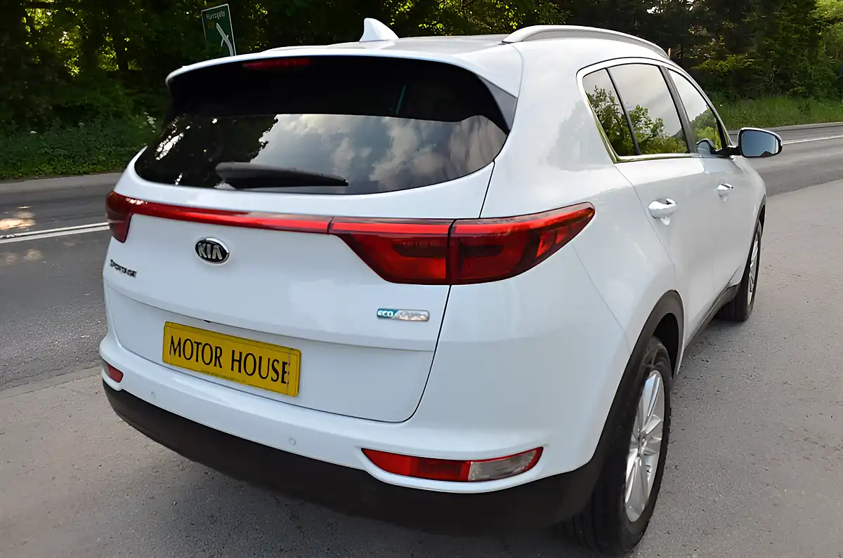 Used 2018 Kia Sportage 2 White - Interior and Exterior details 5