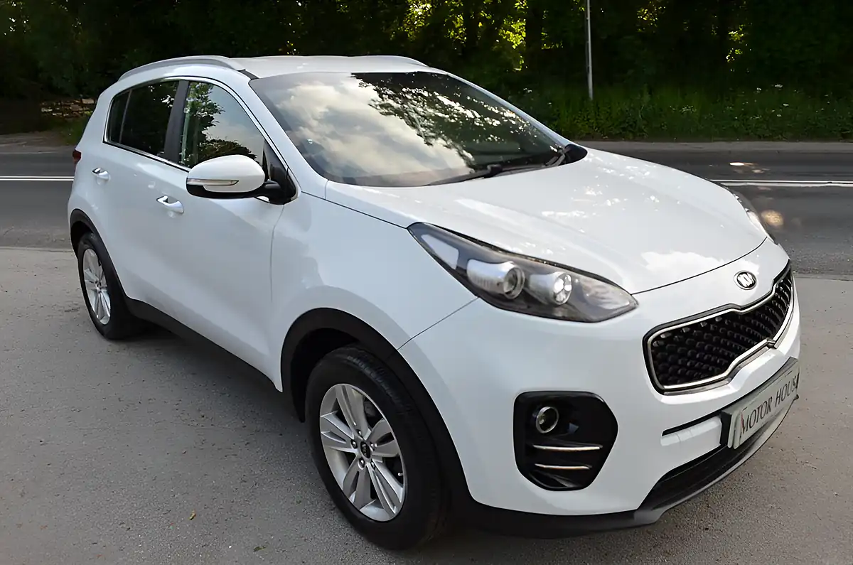 Used 2018 Kia Sportage 2 White - Interior and Exterior details 6
