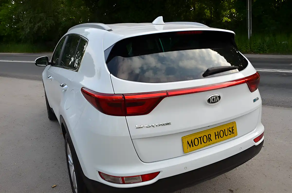Used 2018 Kia Sportage 2 White - Interior and Exterior details 7