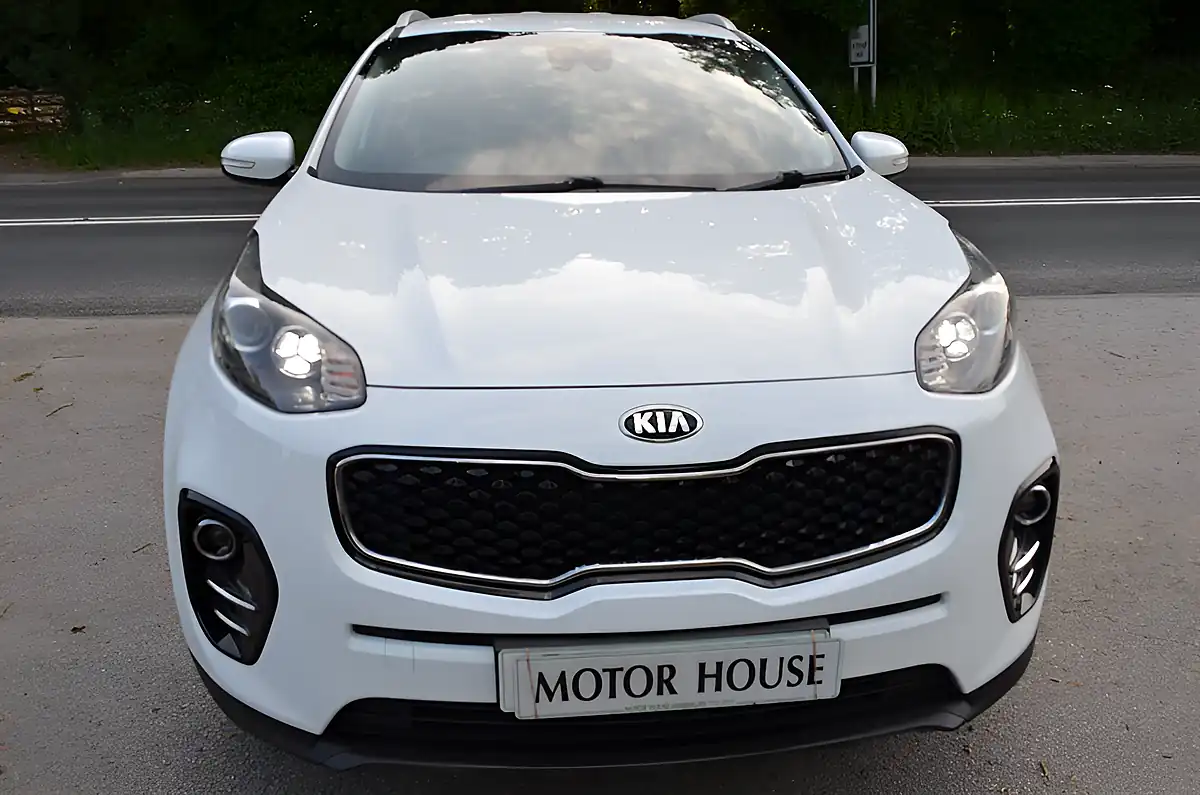 Used 2018 Kia Sportage 2 White - Interior and Exterior details 9