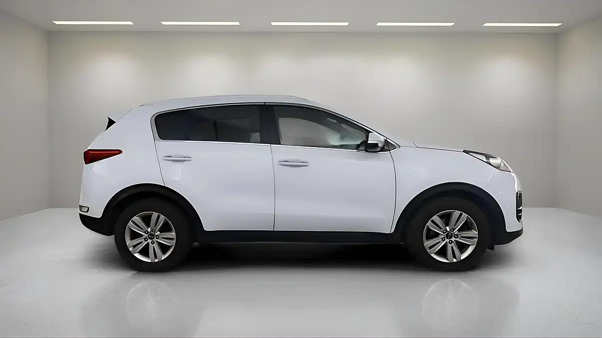 Used 2018 Kia Sportage 2 White - Interior and Exterior details 3