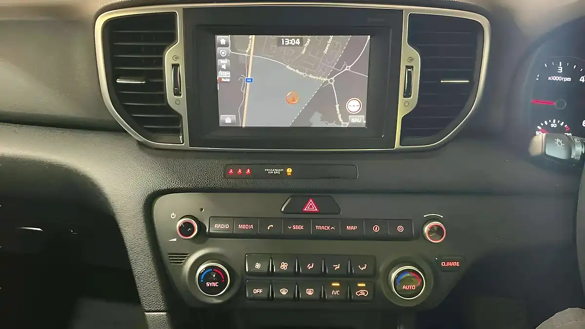 Used 2018 Kia Sportage 2 White - Interior and Exterior details 6