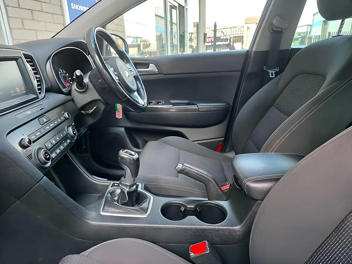 Used 2018 Kia Sportage 2 White - Interior and Exterior details 10