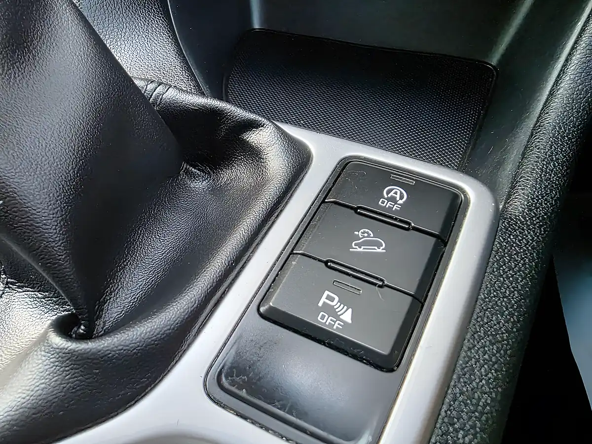 Used 2018 Kia Sportage 2 White - Interior and Exterior details 12