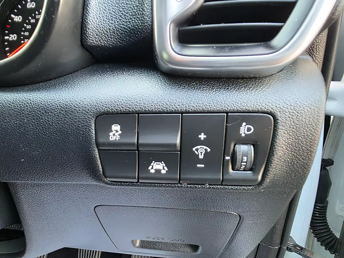 Used 2018 Kia Sportage 2 White - Interior and Exterior details 13