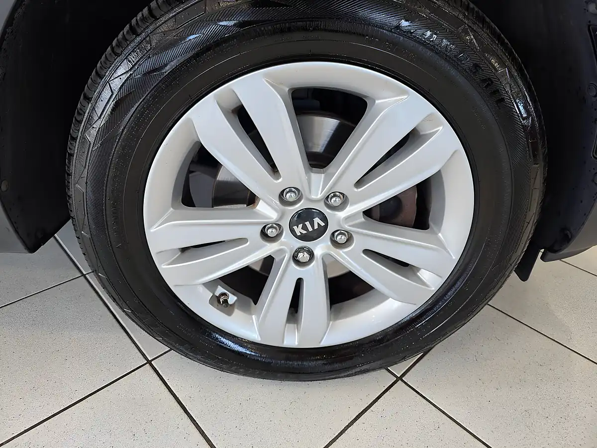 Used 2018 Kia Sportage 2 White - Interior and Exterior details 14
