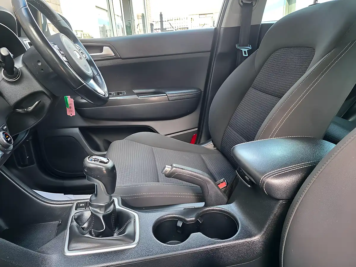Used 2018 Kia Sportage 2 White - Interior and Exterior details 17