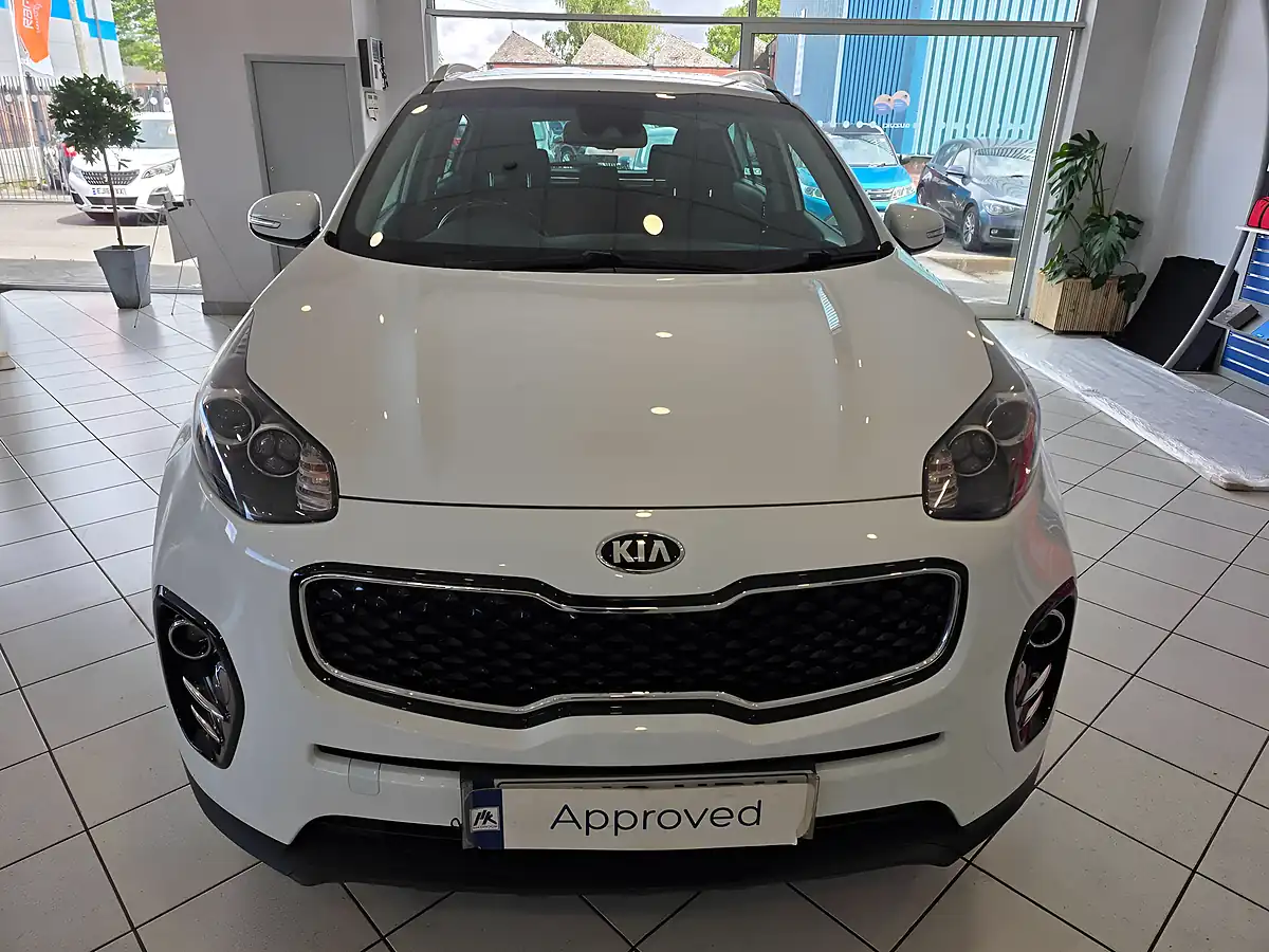 Used 2018 Kia Sportage 2 White - Interior and Exterior details 2