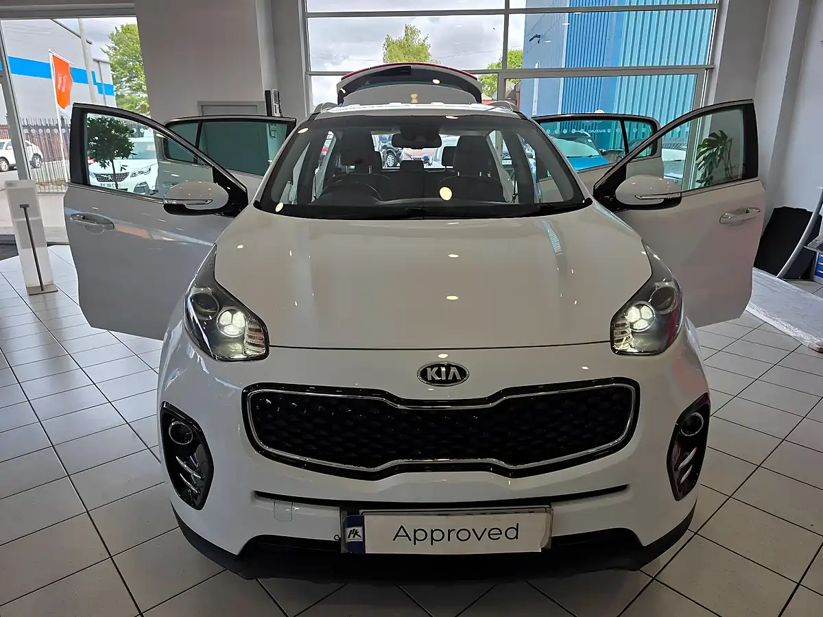 Used 2018 Kia Sportage 2 White - Interior and Exterior details 5